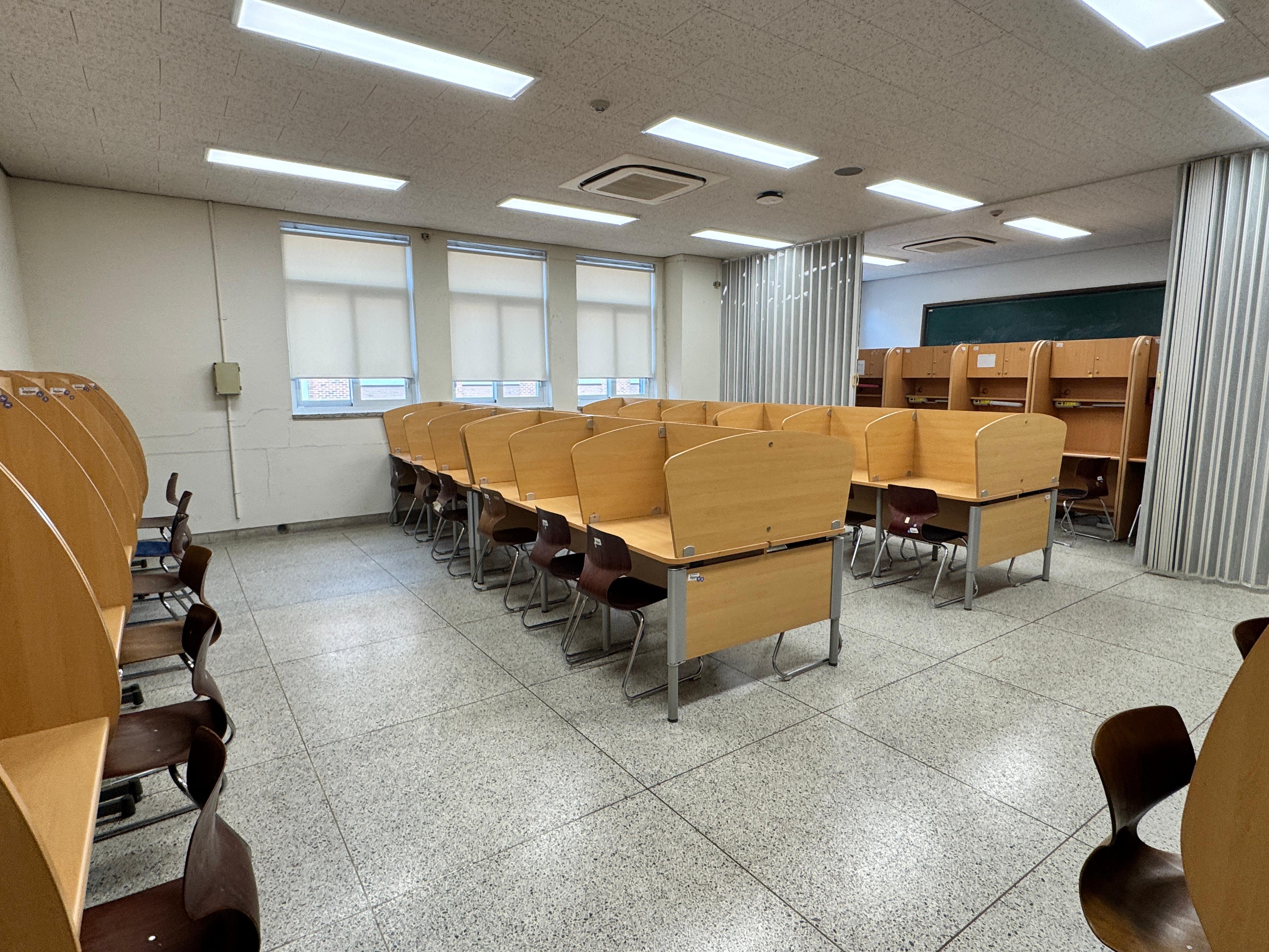 323호 열람실
